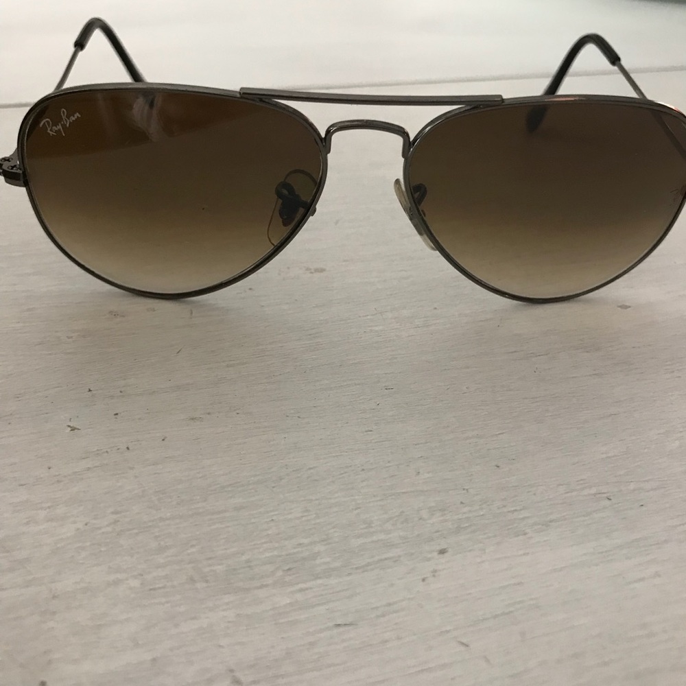 Woman’s aviator ray ban glasses